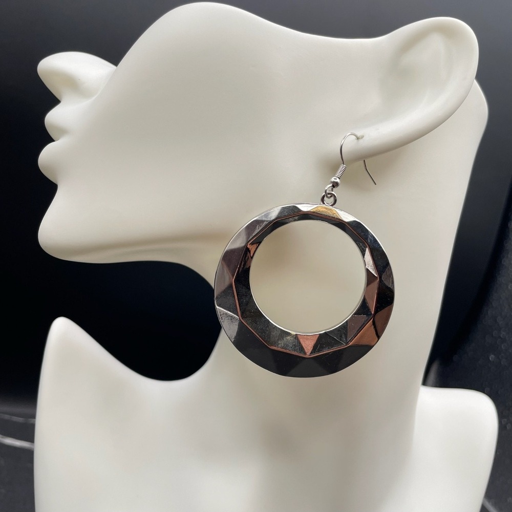 Silver-Tone Classic Fashion Geometric Stippled Faceted Hoop French Hook Earrings
